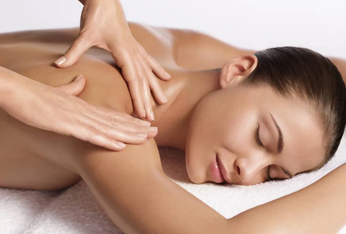 Masaje holístico relajante en Marbella para equilibrar cuerpo, mente y alma